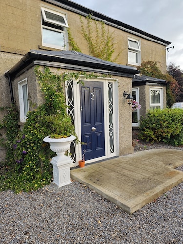 Cozy 1 Bedroom stay in Authentic 19th century Farmhouse near Dublin Airport