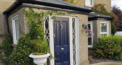 Cozy 1 Bedroom stay in Authentic 19th century Farmhouse near Dublin Airport