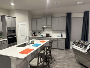 Mikrowelle, Ofen, Herdplatte, Geschirrspüler