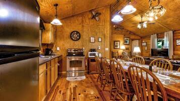 Microondas, horno y placa de cocina