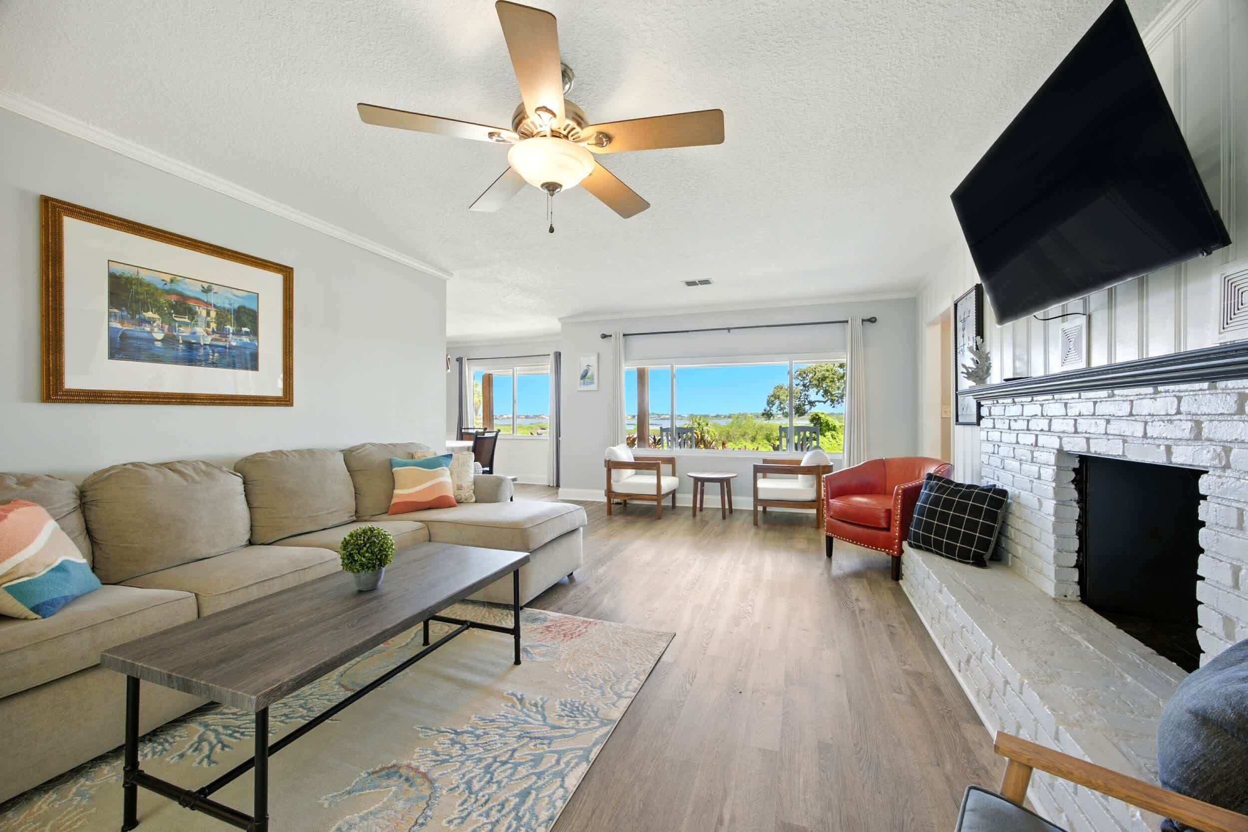 Nhà, nhiều giường, sân hiên, quang cảnh sông (The Heron House) | Khu phòng khách