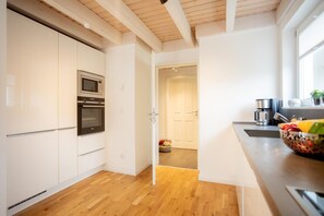 Fridge, microwave, oven, dishwasher - Dock 2 - great vacation home for up to 6 people with wood-burning stove and sauna - pets welcome (Nordhorn)