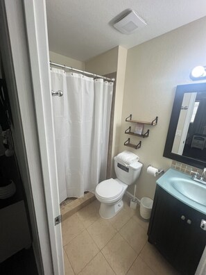 Shower, towels, shampoo, toilet paper