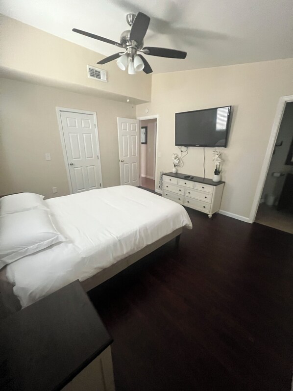 3 bedrooms, iron/ironing board, WiFi, bed sheets