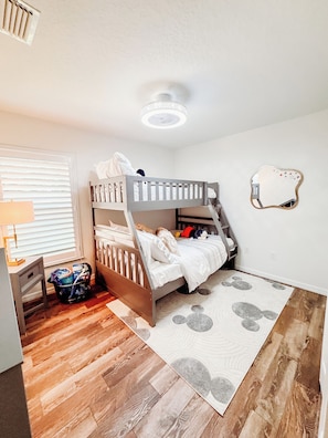 3 bedrooms, iron/ironing board, free WiFi, bed sheets