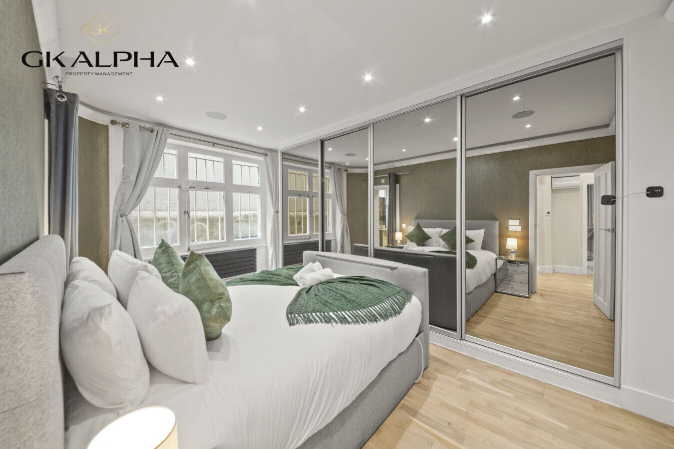 4 bedrooms, desk, WiFi