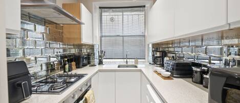 Mikrowelle, Ofen, Herdplatte, Geschirrspüler