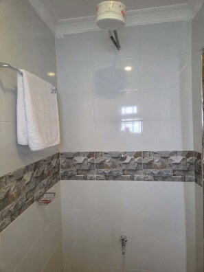 Deluxe Double Room | Bathroom - The Elegant Homes &Accommodation Kericho (Kericho)