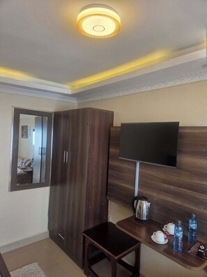 豪華雙人房 | 獨特設計、獨特裝修、免費 Wi-Fi、床單