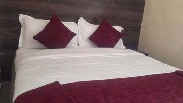 Deluxe Single Room | Individually decorated, individually furnished, free WiFi, bed sheets