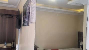 Habitación doble Deluxe | Decoración personalizada, muebles diferentes y wifi gratis