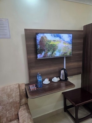 Deluxe Single Room | Individually decorated, individually furnished, free WiFi, bed sheets