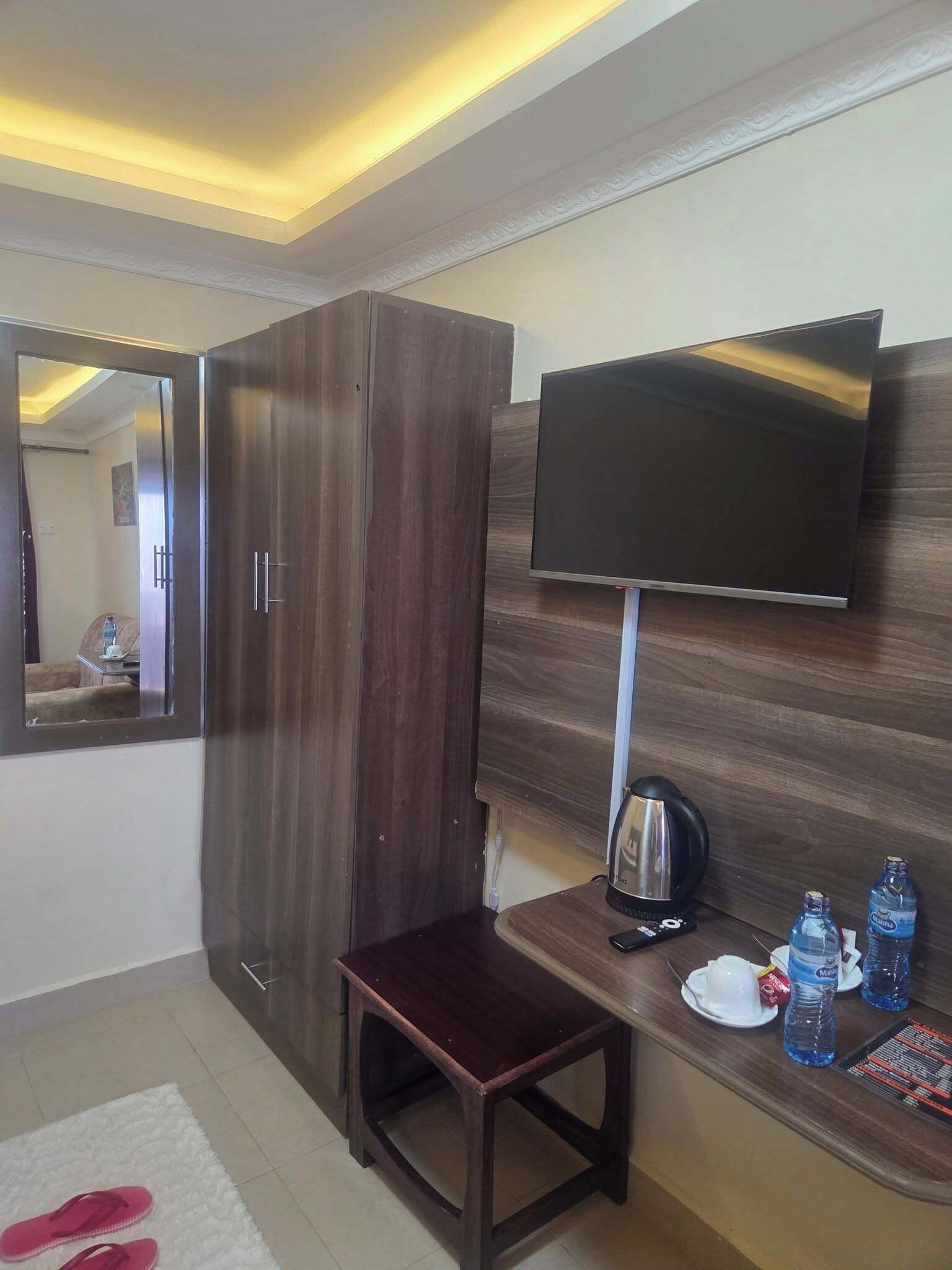 Habitación doble Deluxe | Decoración personalizada, muebles diferentes y wifi gratis 