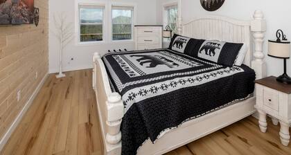 New Cabin 5 Minutes to Boone Long Range Views