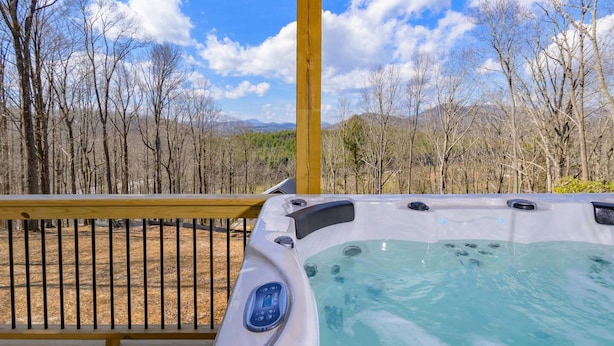 House - New Cabin 5 Minutes to Boone Long Range Views (Boone)