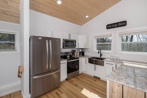 New Cabin 5 Minutes to Boone Long Range Views