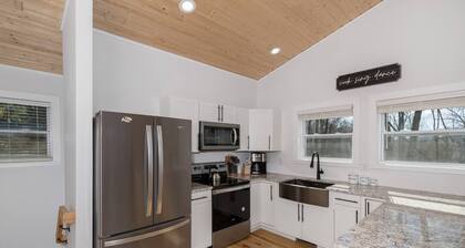 New Cabin 5 Minutes to Boone Long Range Views