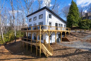 House, Smoking | 4 bedrooms - New Cabin 5 Minutes to Boone Long Range Views (Boone)