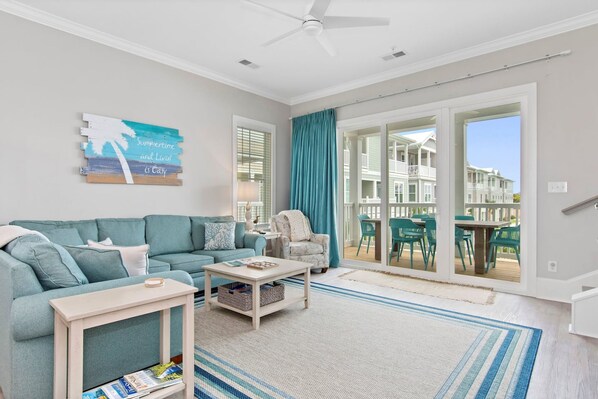 Apartment | 3 bedrooms - Luxury Beach Condo 5 Min Walk to Beach Shops (Emerald Isle)