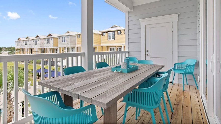 Luxury Beach Condo 5 Min Walk to Beach Shops