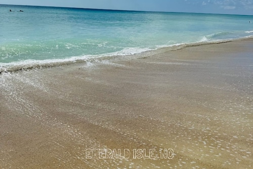 Luxury Beach Condo 5 Min Walk to Beach Shops