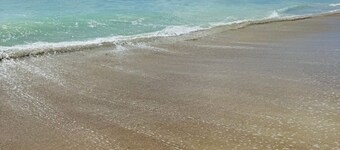 Luxury Beach Condo 5 Min Walk to Beach Shops