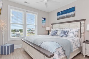 Apartment | 3 bedrooms - Luxury Beach Condo 5 Min Walk to Beach Shops (Emerald Isle)