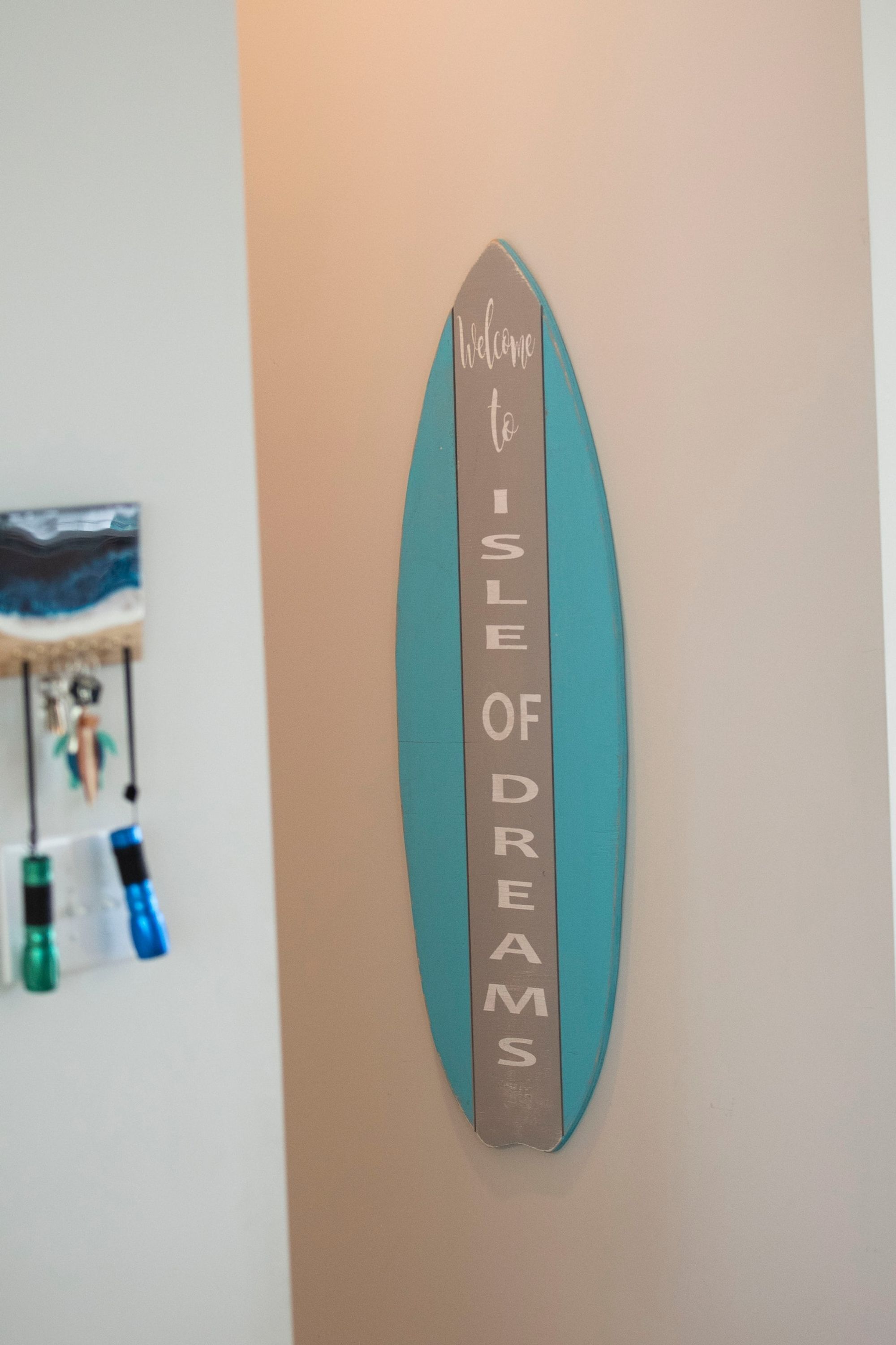 A wall-mounted sign with the text "Welcome to Isle of Dreams."