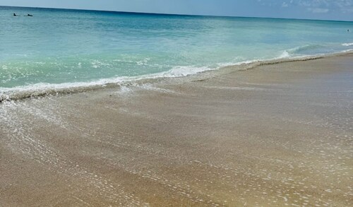 Luxury Beach Condo 5 Min Walk to Beach Shops
