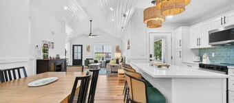 New Listing Lux Beach House Dog Friendly