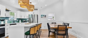 New Listing Lux Beach House Dog Friendly