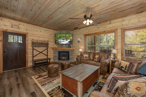 Lux Cabin Mtn Views Flat Parking Dog Friendly
