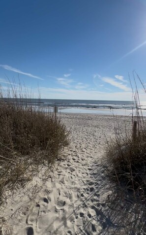 4 bedrooms - New Listing Luxury House 5 Min Walk to Beach (Oak Island)