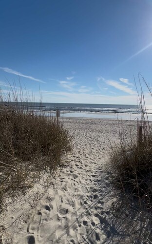 New Listing Luxury House 5 Min Walk to Beach