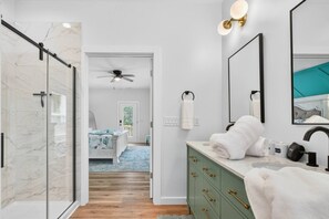 4 bedrooms - New Listing Luxury House 5 Min Walk to Beach (Oak Island)