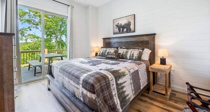 Luxury Cabin Lake Views EV Charger Game Room