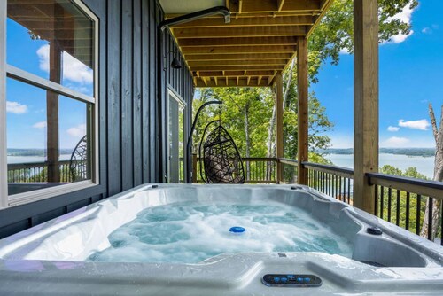 Luxury Cabin Lake Views EV Charger Game Room