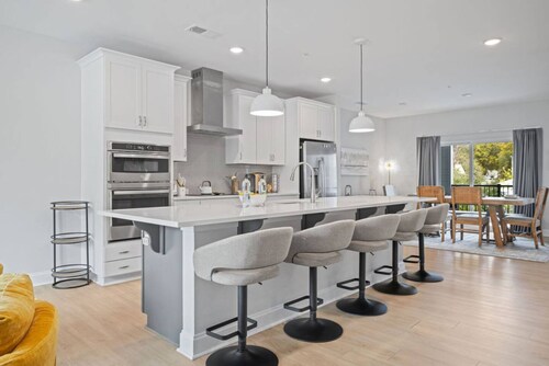 NEW Luxury Condo Rooftop Terrace EV Charger