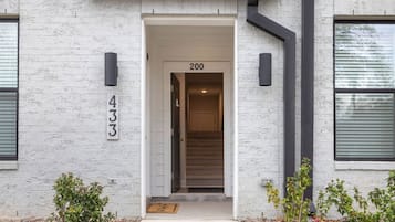House | 4 bedrooms, desk