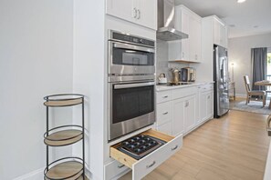 Apartment | 4 bedrooms - NEW Luxury Condo Rooftop Terrace EV Charger (Wake Forest)