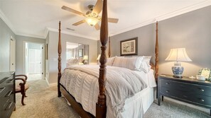 3 bedrooms, iron/ironing board, free WiFi, bed sheets - Charming three bedroom home so close to Siesta Beach and Downtown (Sarasota)