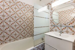 Bathroom - 1 bedroom accommodation in Sint Idesbald (Sint Idesbald)