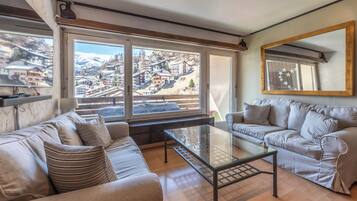 Appart'hÎtel Familial, balcon, vue montagne | Coin séjour