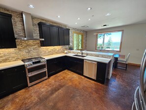 Oven, stovetop, dishwasher