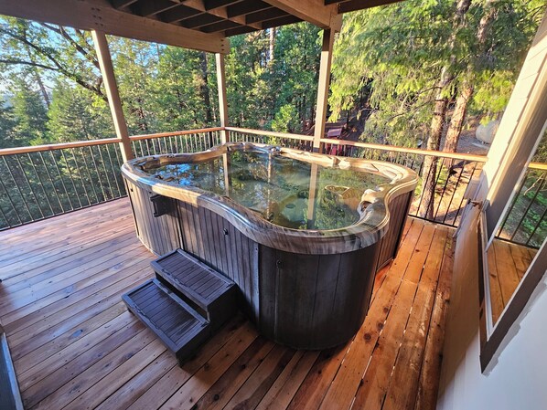 Outdoor spa tub