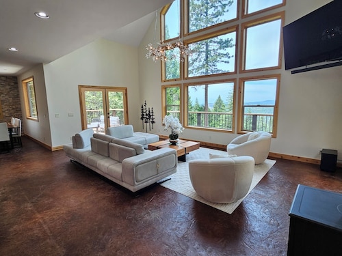 Cedar Rock Cabin: 5 bedroom in Mi-Wuk Village