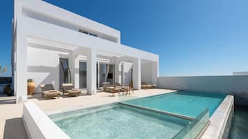 Outdoor pool, pool loungers