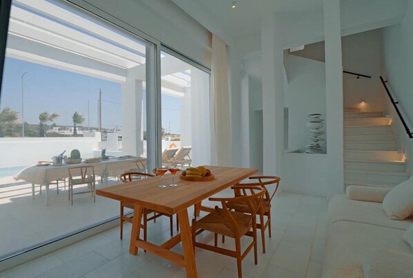 Luxury-Villa, Balkon, Gartenblick | Wohnbereich