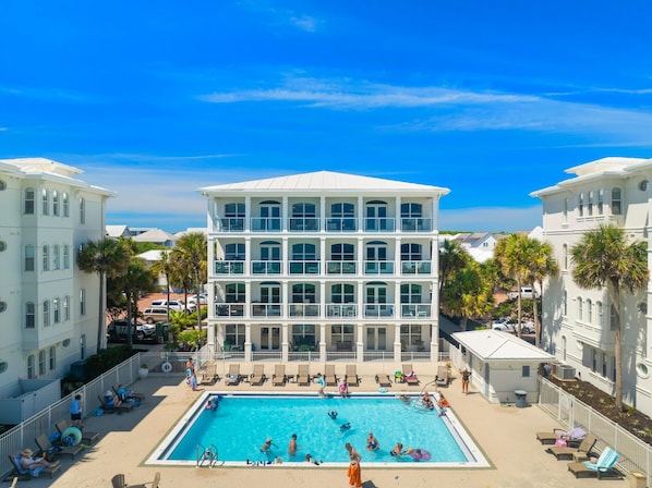Outdoor pool, pool loungers