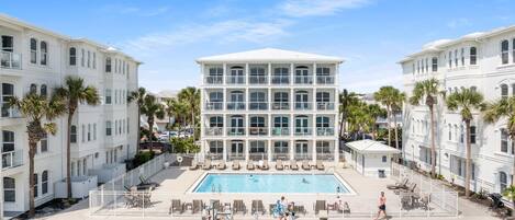 Outdoor pool, pool loungers